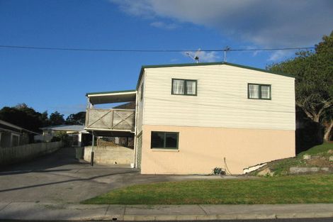 Photo of property in 5 Pomelo Road, Te Atatu South, Auckland, 0610