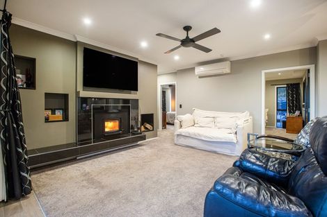Photo of property in 15 Glenorchy Way, Aotea, Porirua, 5024