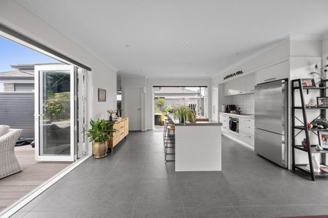 Photo of property in 8 Rakaia Way, Poraiti, Napier, 4112