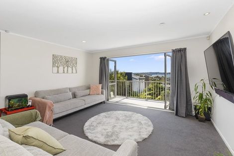 Photo of property in 2/143a Wiseley Road, West Harbour, Auckland, 0618