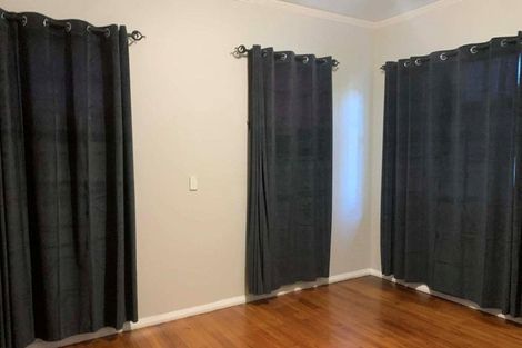 Photo of property in 13 Weraroa Road, Waverley, 4510