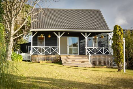 Photo of property in 1396 Whangaparaoa Road, Army Bay, Whangaparaoa, 0930