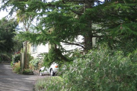 Photo of property in 1/8 Tallington Crescent, Torbay, Auckland, 0630