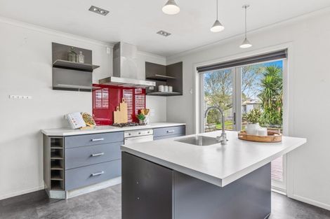 Photo of property in 27 Rospeath Crescent, Spotswood, New Plymouth, 4310