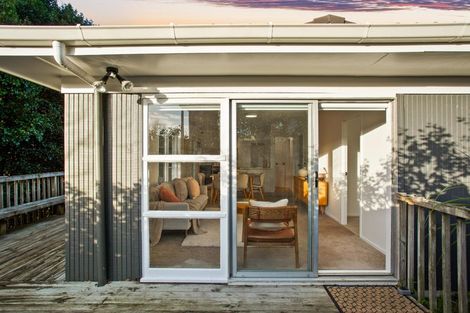 Photo of property in 28b Kathleen Street, Totara Vale, Auckland, 0627