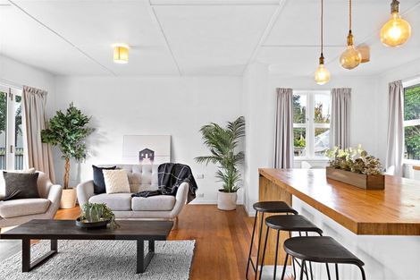 Photo of property in 4 Greenaway Place, Martinborough, 5711