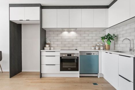 Photo of property in 5b Kahu Road, Paremata, Porirua, 5024