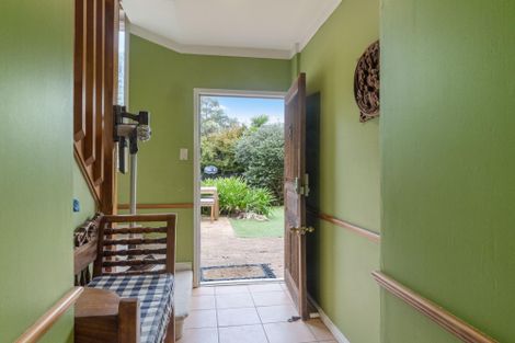 Photo of property in 6 Barker Rise, Northcross, Auckland, 0632