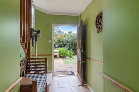 Photo of property in 6 Barker Rise, Northcross, Auckland, 0632