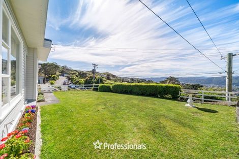 Photo of property in 17 Maungaraki Road, Korokoro, Lower Hutt, 5012