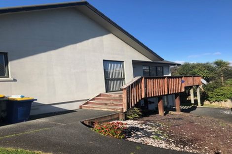 Photo of property in 8 Blethyn Place, Te Atatu South, Auckland, 0610