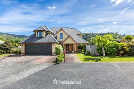 Photo of property in 22 Carlow Grove, Birchville, Upper Hutt, 5018
