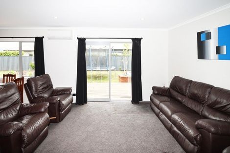 Photo of property in 1 Routhan Way, Carterton, 5713