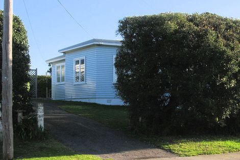 Photo of property in 14 Rangihiroa Street, Waikanae Beach, Waikanae, 5036