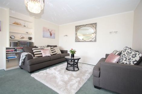 Photo of property in 8 Griffiths Grove, Newlands, Wellington, 6037