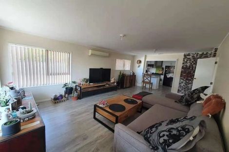 Photo of property in 2/42 Prince Regent Drive, Half Moon Bay, Auckland, 2012
