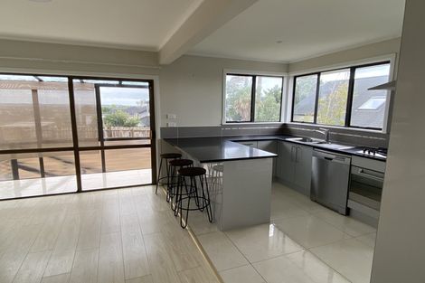 Photo of property in 17 Bradbury Road, Botany Downs, Auckland, 2010