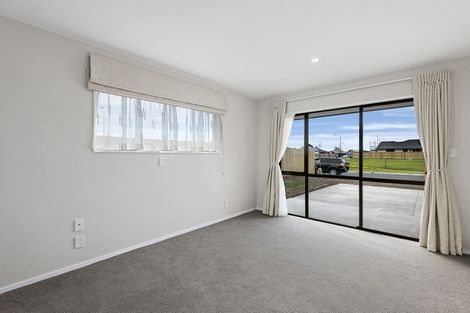 Photo of property in 4 Dianthus Place, Browns Bay, Auckland, 0630