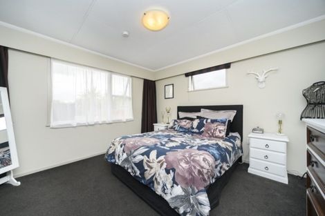 Photo of property in 2 Pukatea Place, Milson, Palmerston North, 4414