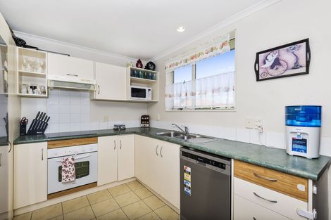 Photo of property in 36 Kayes Road, Pukekohe, 2120