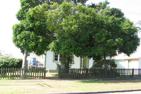 Photo of property in 24 Arahoe Road, New Lynn, Auckland, 0600