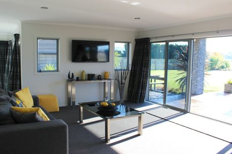 Photo of property in 6 Valkyrie Close, Carterton, 5713