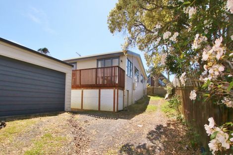 Photo of property in 10a Lewis Street, Blockhouse Bay, Auckland, 0600