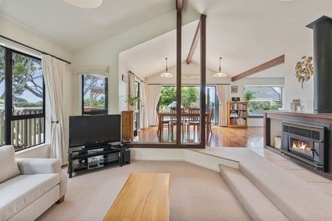 Photo of property in 7-9 Shotover Grove, Waikanae, 5036