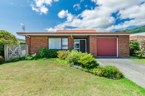 Photo of property in 9 Awanui Drive, Waikanae, 5036