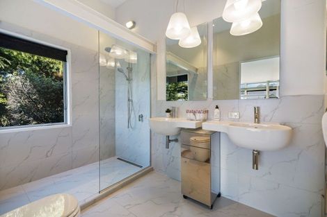 Photo of property in 6 Whitbourn Place, Fernhill, Queenstown, 9300