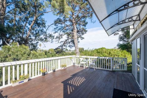 Photo of property in 116 Ennis Avenue, Pakuranga Heights, Auckland, 2010