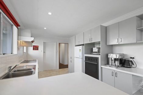 Photo of property in 8 Stackhouse Avenue, Bishopdale, Christchurch, 8053