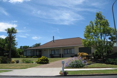 Photo of property in 35 Stella Drive, Clarks Beach, 2122