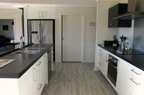 Photo of property in 6 Valkyrie Close, Carterton, 5713