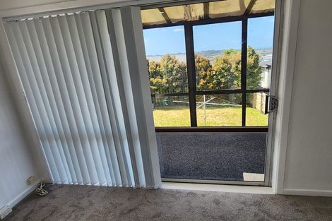 Photo of property in 623 Glenfield Road, Totara Vale, Auckland, 0629