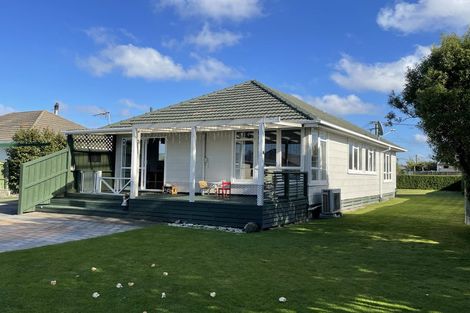 Photo of property in 22 Lambeth Crescent, Northcote, Christchurch, 8052