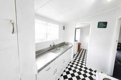 Photo of property in 2 Tawhiti Road, Hawera, 4610