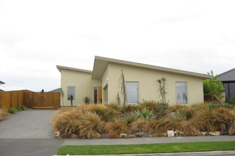 Photo of property in 26 Titirangi Crescent, Parklands, Christchurch, 8083