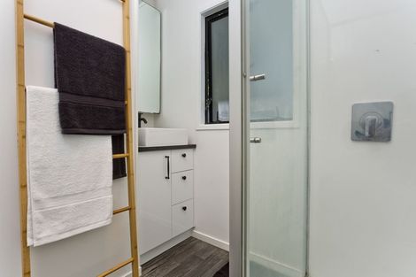 Photo of property in 1/16 Leiden Place, Totara Vale, Auckland, 0629