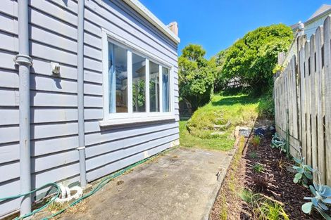 Photo of property in 104 Nicholson Road, Khandallah, Wellington, 6035