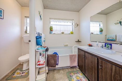 Photo of property in 2/29 Trentham Road, Papakura, 2110