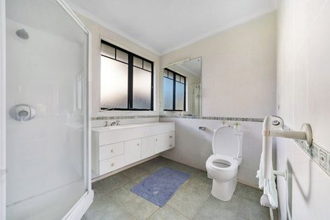 Photo of property in 13 De Havilland Drive, Goodwood Heights, Auckland, 2105