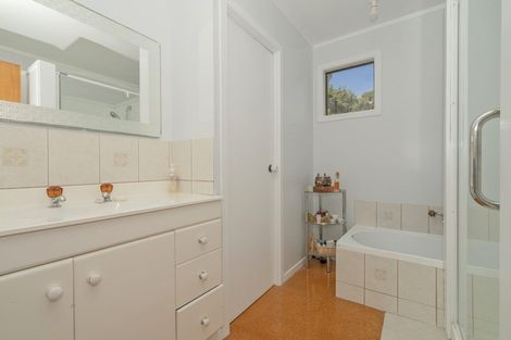 Photo of property in 2a Pohutukawa Grove, Whitianga, 3510