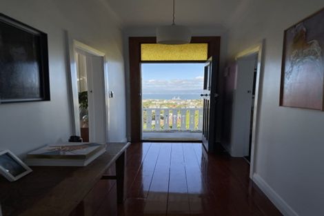 Photo of property in 82 Moana Road, Kelburn, Wellington, 6012