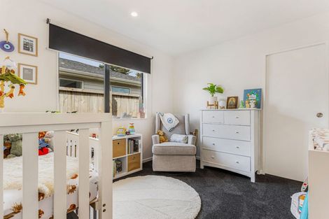 Photo of property in 99 Station Road, Kumeu, 0891