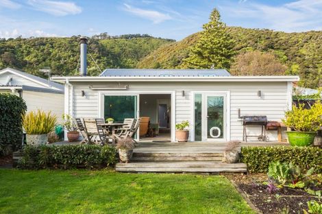 Photo of property in 38 Oroua Street, Eastbourne, Lower Hutt, 5013