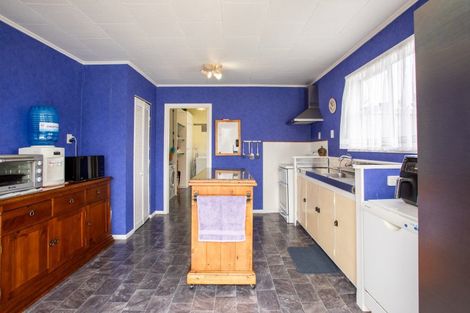Photo of property in 9 Ross Street, Woodville, 4920