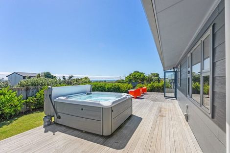 Photo of property in 17 Moana Street, Otaki Beach, Otaki, 5512