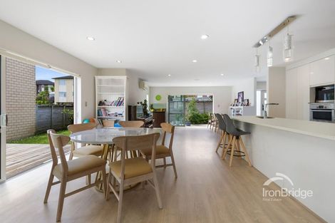 Photo of property in 12 Sohlue Place, Oteha, Auckland, 0632