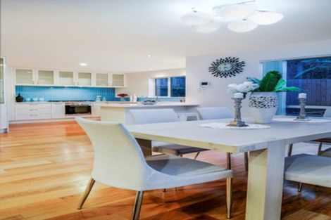 Photo of property in 10a Greenslade Crescent, Northcote, Auckland, 0627